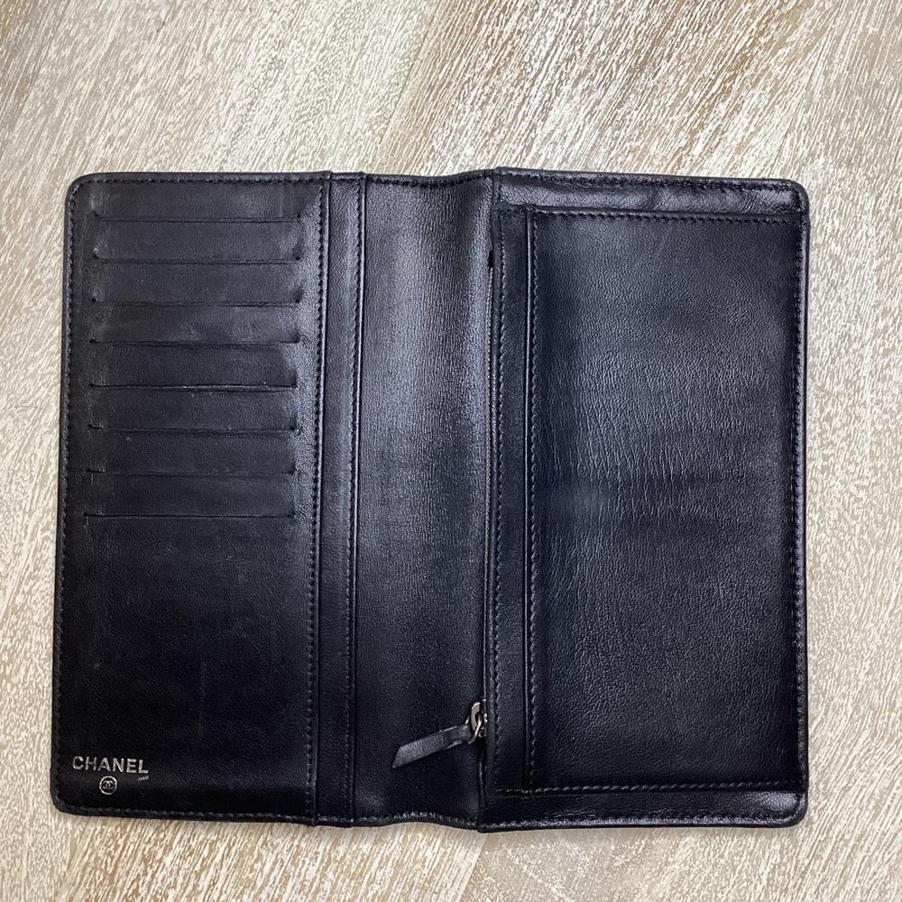 Authentic CHANEL Classic Black Lambskin Wallet | Iconic CC Logo - Picture 4 of 14